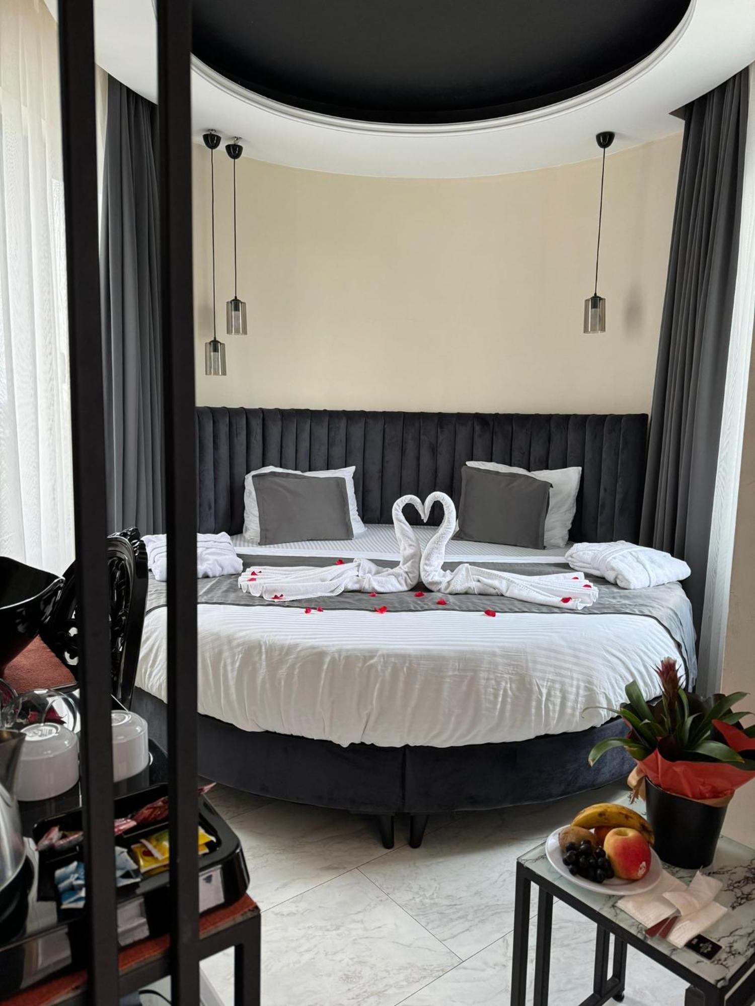 The Queen Airport Hotel-Round Trip Airport Service Arnavutkoy Εξωτερικό φωτογραφία